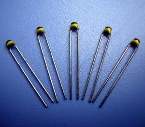 半導體熱敏電阻的電阻特性與應用解析